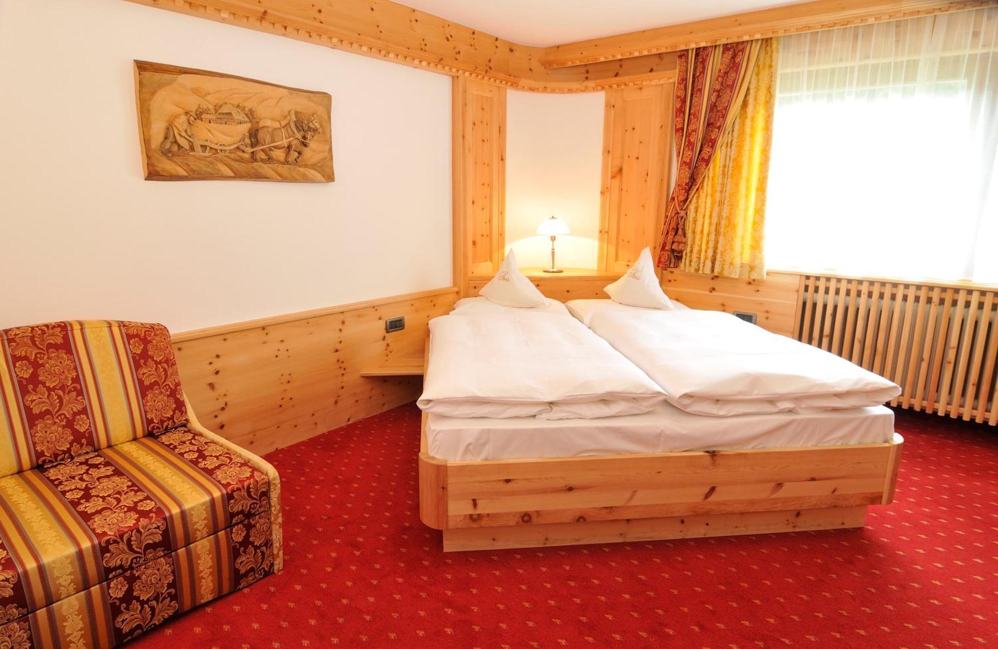 Garni Hotel Iris Selva di Val Gardena Exterior foto