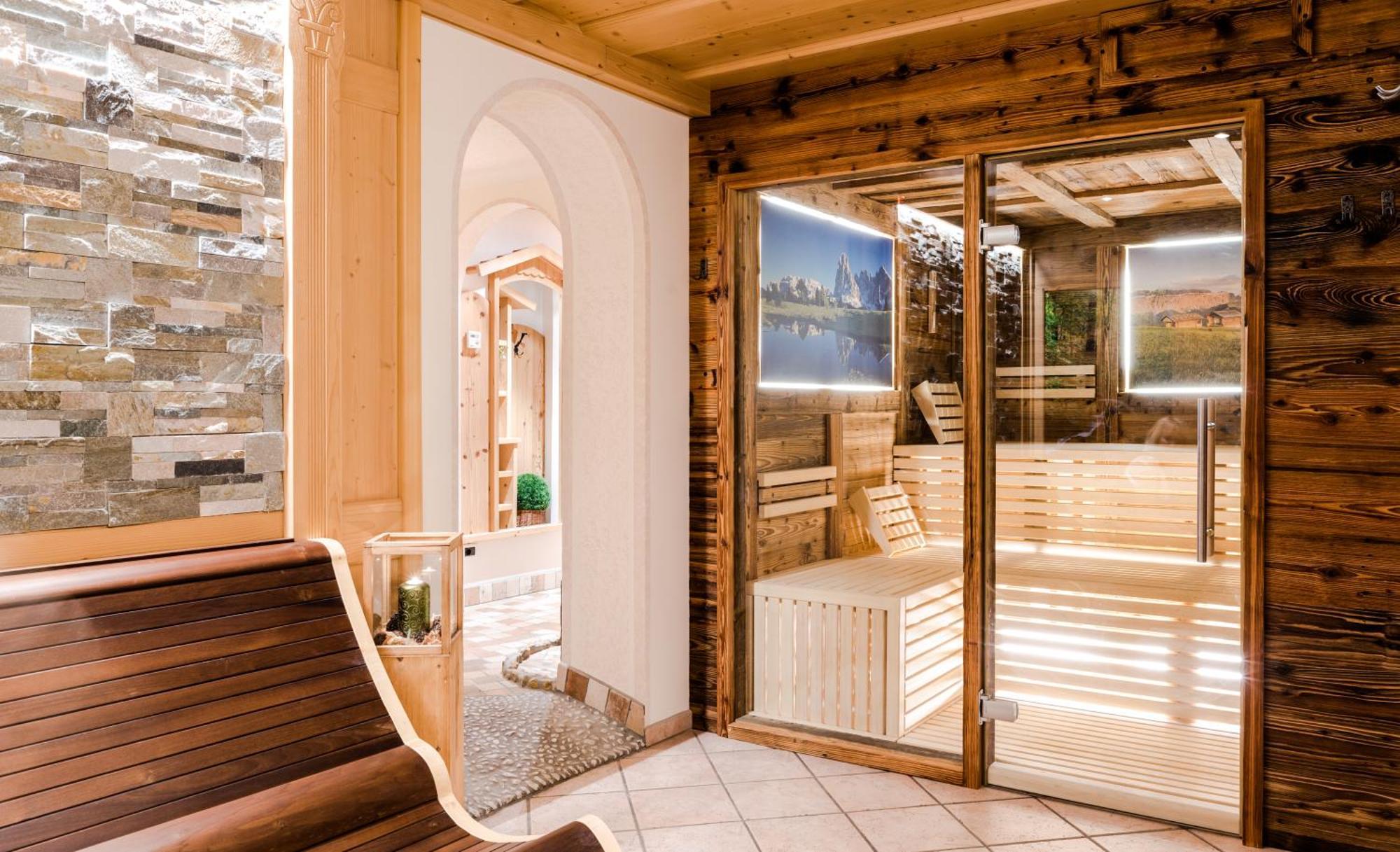 Garni Hotel Iris Selva di Val Gardena Exterior foto