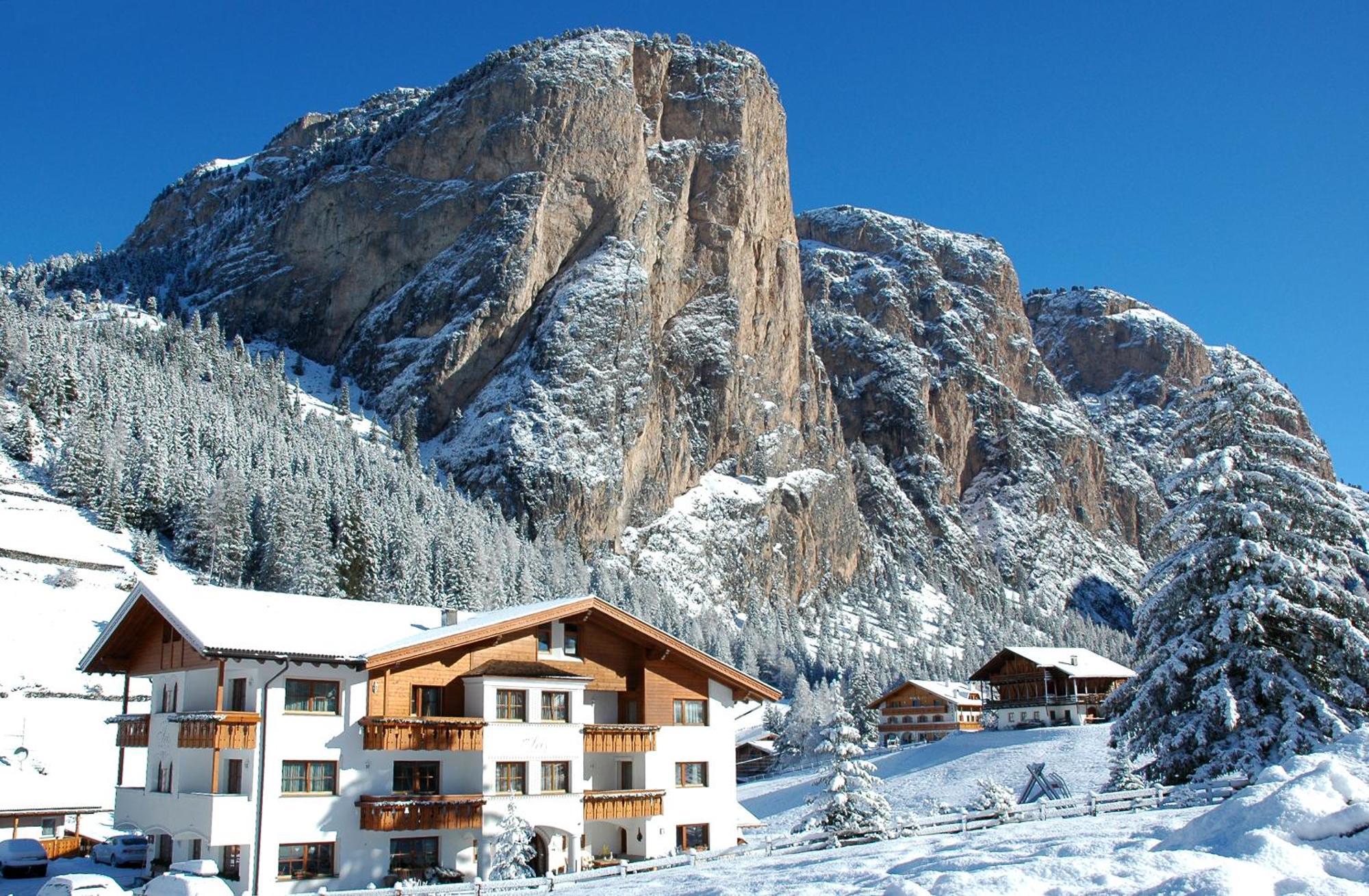 Garni Hotel Iris Selva di Val Gardena Exterior foto