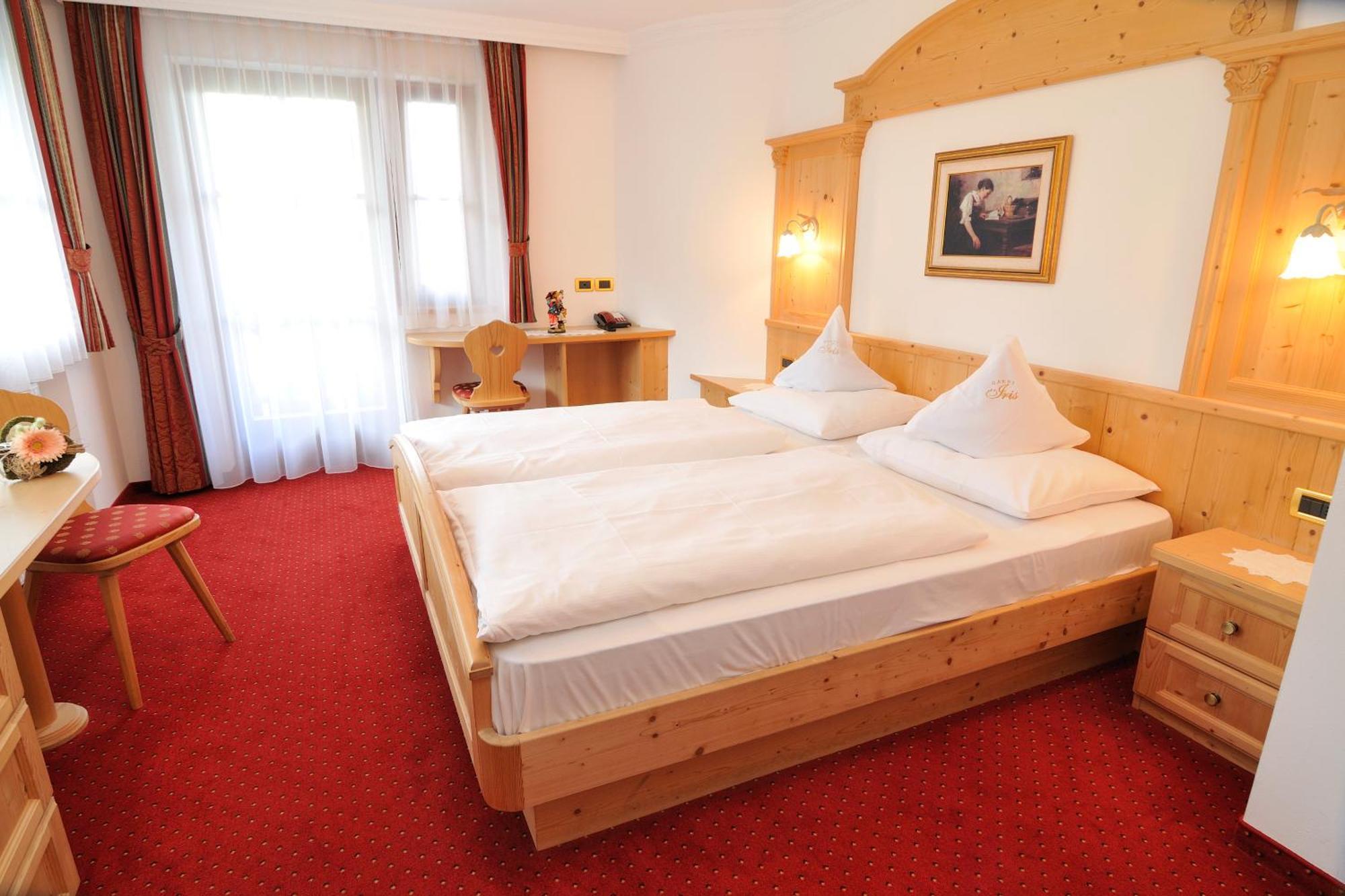 Garni Hotel Iris Selva di Val Gardena Exterior foto